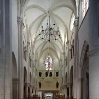 Église Saint-Pierre-et-Saint-Paul de Montreuil - Interior, nave looking east