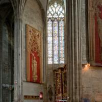 Cathédrale Saint-Just-Saint-Pasteur de Narbonne - Interior, chevet, northeast ambulatory looking northwest, radiating chapel