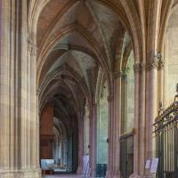 Cathédrale Saint-Cyr-Sainte-Juiliette de Nevers - Interior, north ambulatory aisle looking west