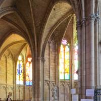 Cathédrale Saint-Cyr-Sainte-Juiliette de Nevers - Interior, east ambulatory aisle