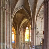 Cathédrale Saint-Cyr-Sainte-Juiliette de Nevers - Interior, south ambulatory aisle looking east
