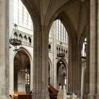 Cathédrale Sainte-Croix d'Orléans - Interior, south nave aisle looking into nave