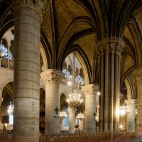 Cathédrale Notre-Dame de Paris - Interior, nave, north outer aisle, looking southwest
