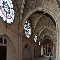 Cathédrale Notre-Dame de Paris - Interior, chevet, south gallery looking southwest