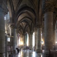 Cathédrale Notre-Dame de Paris - Interior, chevet, south aisles looking east into ambulatory