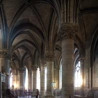 Cathédrale Notre-Dame de Paris - Interior, chevet, south aisles, looking east into ambulatory