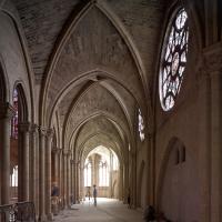 Cathédrale Notre-Dame de Paris - Interior, chevet, south  gallery looking east