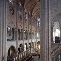 Cathédrale Notre-Dame de Paris - Interior, chevet and crossing space, gallery level looking northeast 