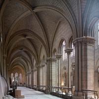 Cathédrale Notre-Dame de Paris - Interior, nave north gallery looking southeast