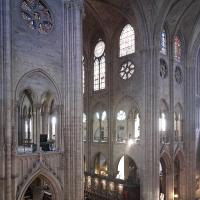 Cathédrale Notre-Dame de Paris - Interior, crossing space, gallery level looking southeast into choir and south transept