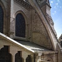 Cathédrale Notre-Dame de Paris - Exterior, south transept, west clerestory at outermost bay looking southeast,