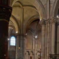 Église Saint-Germain-des-Prés - Interior, chevet, east ambulatory looking north