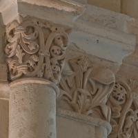 Église Saint-Martin-des-Champs - Interior, chevet, north outer ambulatory, vaulting shaft capitals