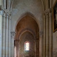 Église Saint-Pierre-de-Montmartre - Interior, nave looking south into south aisle