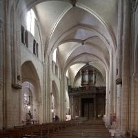 Église Saint-Pierre-de-Montmartre - Interior, crossing looking southwest into nave