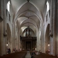 Église Saint-Pierre-de-Montmartre - Interior, crossing looking south into nave