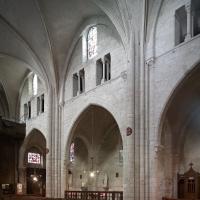 Église Saint-Pierre-de-Montmartre - Interior, nave, south aisle looking northwest, north nave elevation