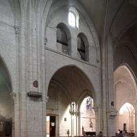 Église Saint-Pierre-de-Montmartre - Interior, nave, south aisle looking northeast, north nave elevation and into north transept