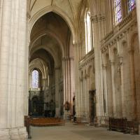 Cathédrale Saint-Pierre de Poitiers - Interior, nave, south aisle looking east