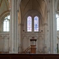 Cathédrale Saint-Pierre de Poitiers - Interior, nave, north aisle looking north