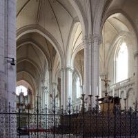 Cathédrale Saint-Pierre de Poitiers - Interior, chevet looking northwest into nave