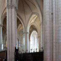 Cathédrale Saint-Pierre de Poitiers - Interior, chevet, south aisle looking northwest