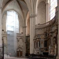 Cathédrale Saint-Pierre de Poitiers - Interior, chevet looking north into north lateral chapel