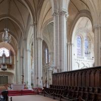 Cathédrale Saint-Pierre de Poitiers - Interior, chevet and nave looking northwest