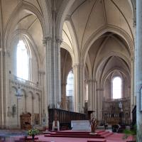 Cathédrale Saint-Pierre de Poitiers - Interior, chevet and north lateral chapel from crossing