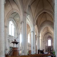 Cathédrale Saint-Pierre de Poitiers - Interior, nave looking northeast