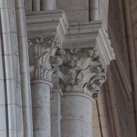 Cathédrale Saint-Pierre de Poitiers - Interior, nave, northwest crossing pier, transverse arch, shaft capitals