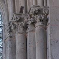 Cathédrale Saint-Pierre de Poitiers - Interior, nave, north aisle, window shaft capitals