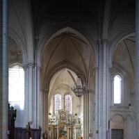 Cathédrale Saint-Pierre de Poitiers - Interior, south transept seen from north transept looking south