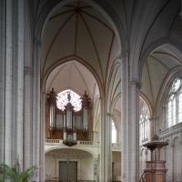 Cathédrale Saint-Pierre de Poitiers - Interior, nave looking northwest