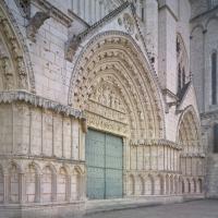 Cathédrale Saint-Pierre de Poitiers - Exterior, western frontispiece, portals looking southeast