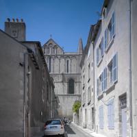 Cathédrale Saint-Pierre de Poitiers - 	
Exterior, chevet, east façade, distant view, city