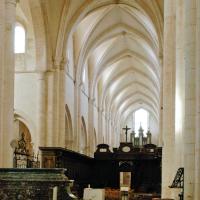 Église Notre-Dame de Pontigny - Interior, chevet and crossing looking west