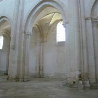 Église Notre-Dame de Pontigny - Interior, nave arcade