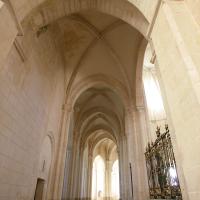 Église Notre-Dame de Pontigny - Interior, north ambulatory looking east