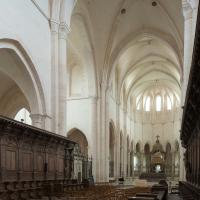 Église Notre-Dame de Pontigny - Inerior, crossing and chevet from nave choir