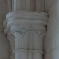 Église Notre-Dame de Pontigny - Interior, chevet, axial chapel, vaulting shaft capitals