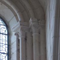 Église Notre-Dame de Pontigny - Interior, chevet, hemicycle, clerestory, window shaft capitals