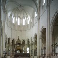 Église Notre-Dame de Pontigny - Interior, chevet looking southeast