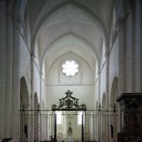 Église Notre-Dame de Pontigny - Interior, south transept seen from crossing