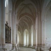 Église Notre-Dame de Pontigny - Interior, chevet, south ambulatory looking northeast