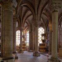 Basilique de Saint-Denis - Interior, chevet, south ambulatory looking northeast