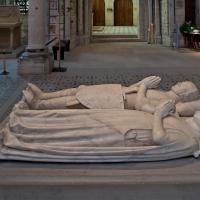 Basilique de Saint-Denis - Interior, chevet, royal tomb, reclining figures