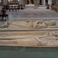 Basilique de Saint-Denis - Interior, chevet, royal tomb, reclining figures