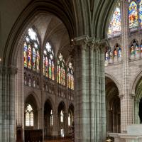 Basilique de Saint-Denis - Interior, chevet, northwest aisle, looking southwest into north transept and nave