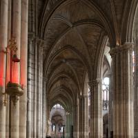 Basilique de Saint-Denis - Interior, north nave aisle looking east